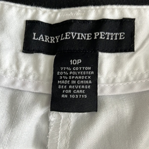 Larry Levine Petite White Capri Pant. Size 10P - Picture 10 of 11